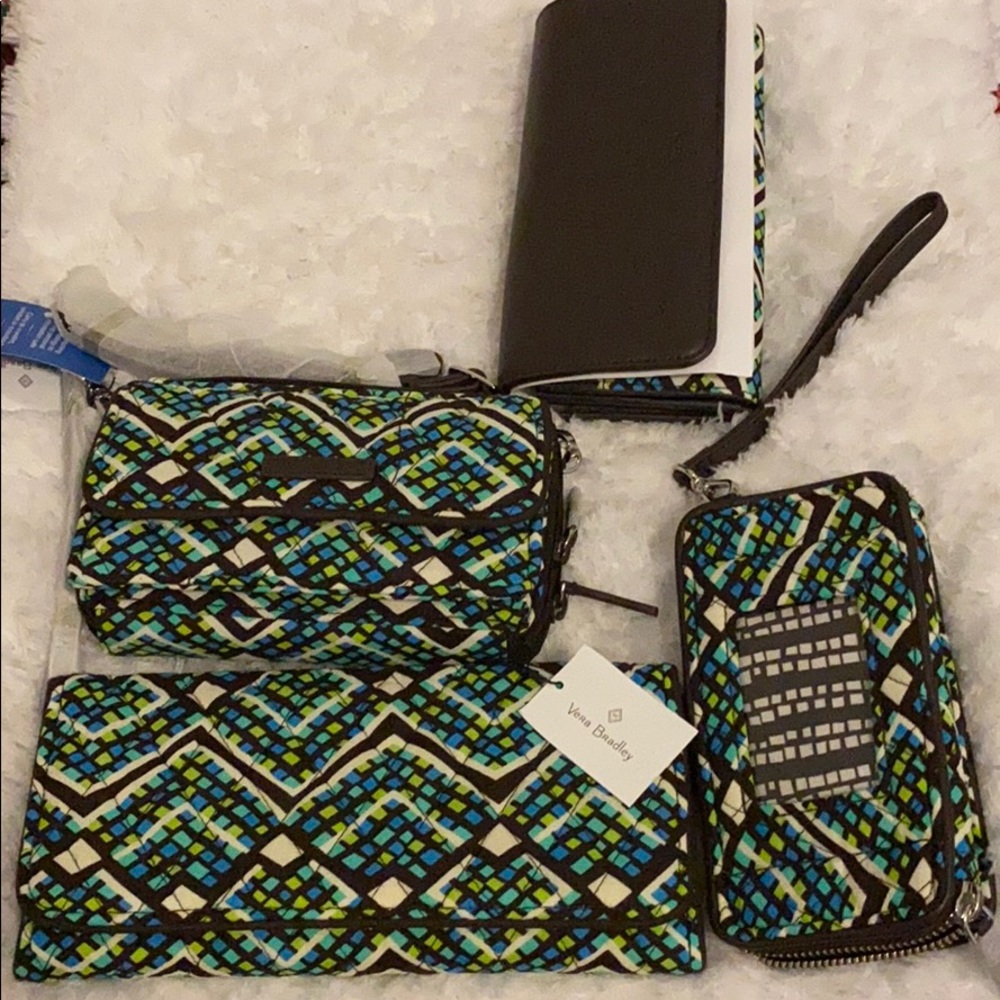 FIRM NWT Vera Bradley MYSTERY BOX VALUED UP TO 100.00 ‼️ - Picture 10 of 15
